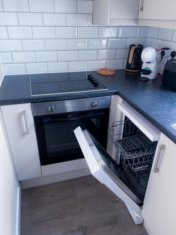 Stylish 1 Bedroom Flat In Wood Green Londra Exterior foto